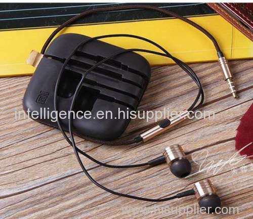 wired earphone with microphone