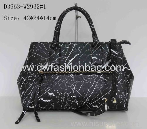 Fashion zipper handbag Black PU shoulder bag Beautiful lines and outlooking
