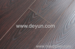 Laminated floor 3055 V groove