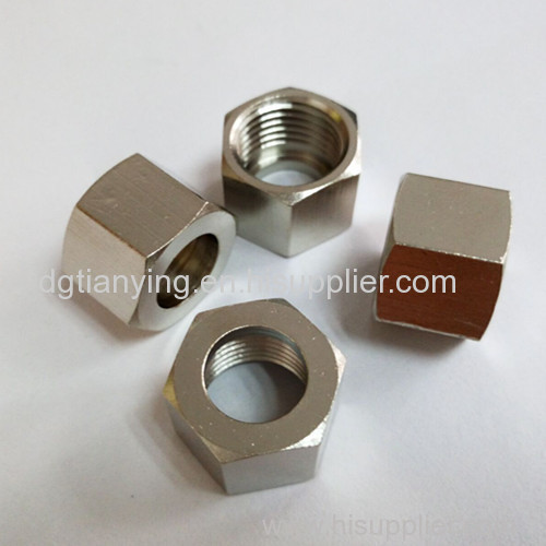 Union nuts for quick-push-in connectors screw connections
