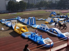 Inflatable camouflage color obstacle for aqua run