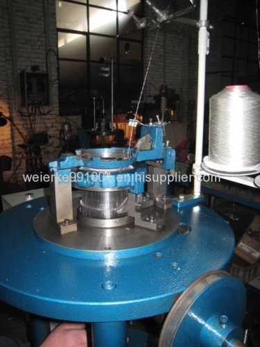 Crimped wire netting machine