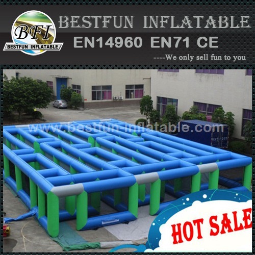 Giant inflatable tunnel maze