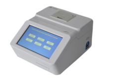 Point of care testing immunofluorescencent analyzer