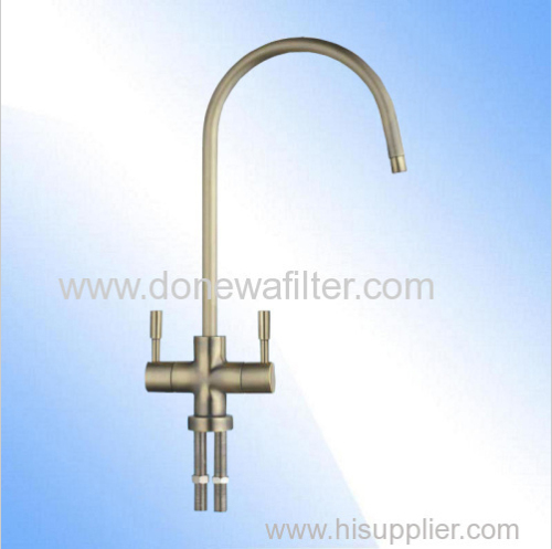 Luxury feeding water faucet