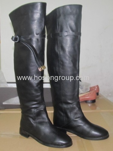 Black low heel round toe boots