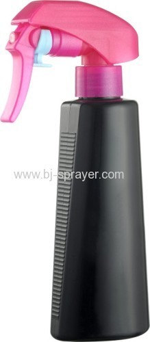 Plastic trigger sprayer bottle