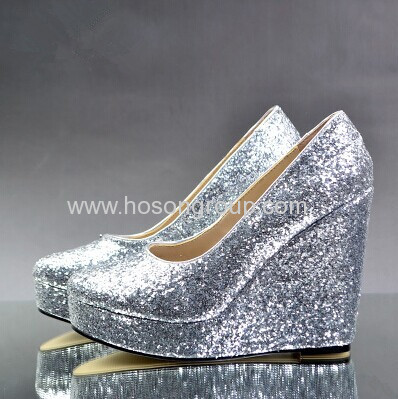 Comfortable wedge heel glittering shoes