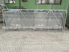 White powder coated portable crowd control barrier and pedestrian metal barrier