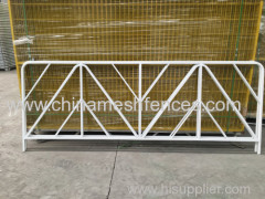 White powder coated portable crowd control barrier and pedestrian metal barrier