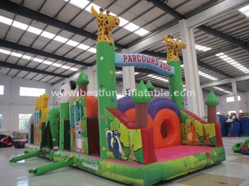 China Parcours Zoo Theme Inflatable Obstacle Playground