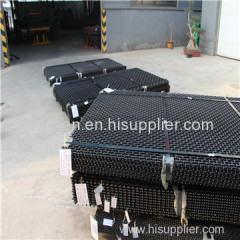 Woven wire mesh for screening minerals