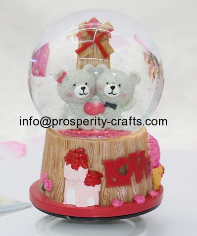 Polyresin Valentine Snowglobe / Waterglobe