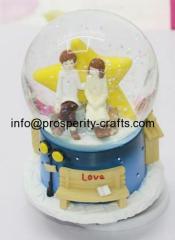 Polyresin Valentine Snowglobe / Waterglobe