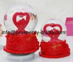 Polyresin Valentine Snowglobe / Waterglobe