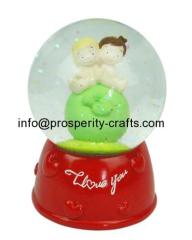 Polyresin Valentine Snowglobe / Waterglobe