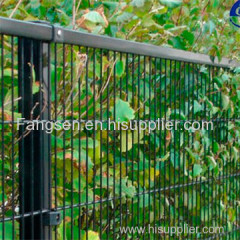 Welded wire mesh fence for garden