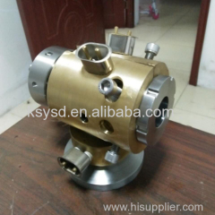 adjustable wire extrusion head for high temperature resisting wire/cable