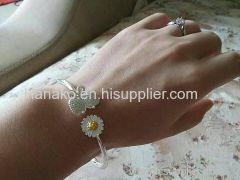 New Fashion Original Design Bracelet Butterflies in Love with Flowers Bracelet 990 Purity Silver Bangle Fashion Bracelet