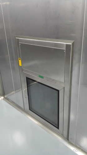 Dynamic laminar flow pass box