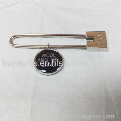 Customized Engraving Logo Safety Pin with Pendant for Brand Clothes Promotion