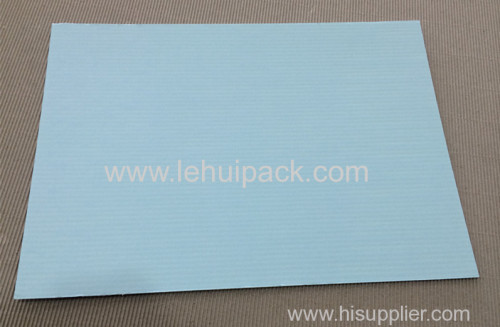 corrugated cardboard sheets in white and blackv for gift packaging