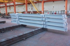 Side beam for car loading plate