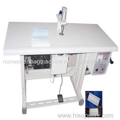 Ultrasonic spot welding machine for mask