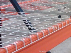 Wire mesh decking for step beam racking