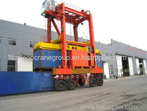 Container handling straddle carrier/Lightweight straddle carrier