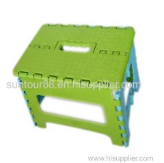 FOLDABLE AND PORTABLE PLASTIC STEP STOOL