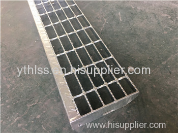 T4 type staircase with checkered plate nosing bolted fixing stair tread