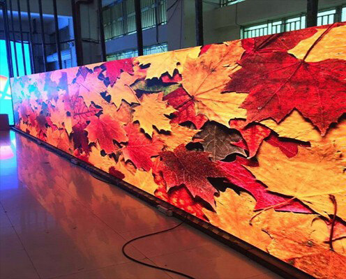 between the LED display compared to the advantages and disadvantages of traditional large screen