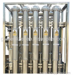 Multiple effect water distiller for injection