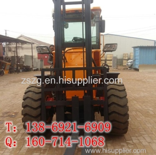 Forklift in the first heavy 4 tons of cross-country forklift