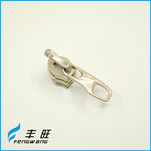 Newest arrival top sale zipper slider for bags