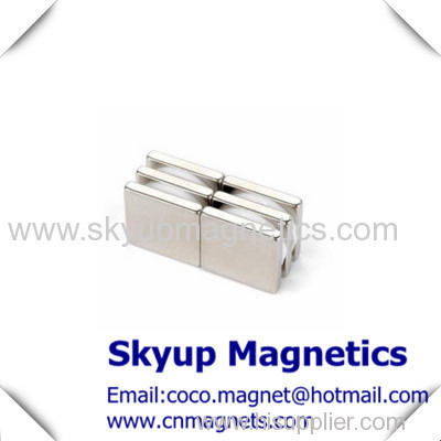 Block strong permanent magnets used in seperators