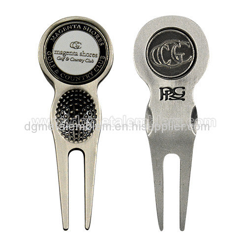 zinc alloy golf divot tool with two ball markers
