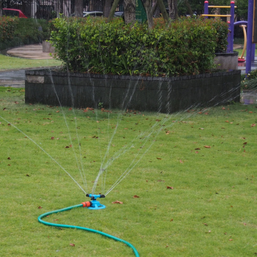 Plastic 3-arm garden water rotary sprinkler