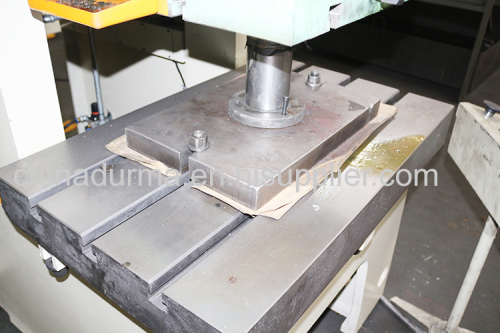 Hydraulic steel sheet metal plate punching machine