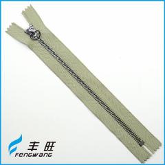 Factory wholesale price metal zippers in roll