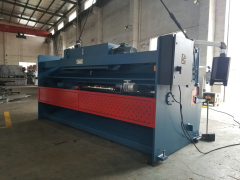 Hydraulic shearing machine for cutting stainless sheet & mild steel plate