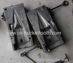 Komatsu PC300 excavator bucket teeth tiger-style