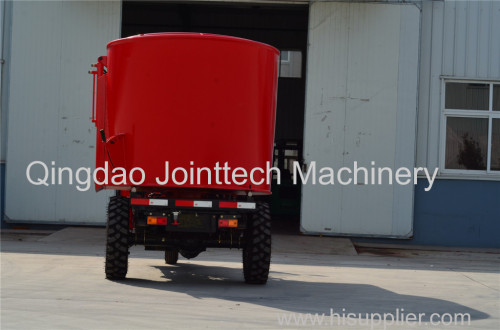 Small animal feed mixer wagon cattle fodder processor and spreader 