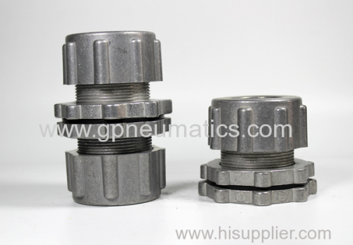 Pulse valve bottom loading bulkhead connector