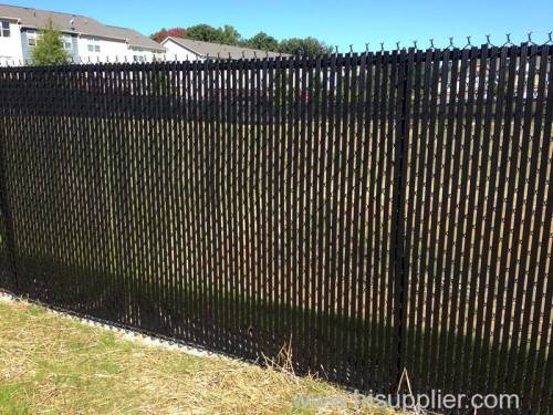 CHAIN LINK FENCE WITH SLAT