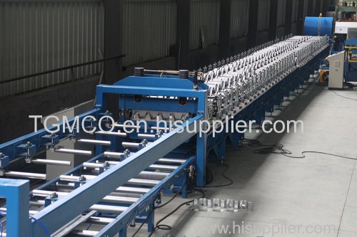 Floor deck roll forming machine