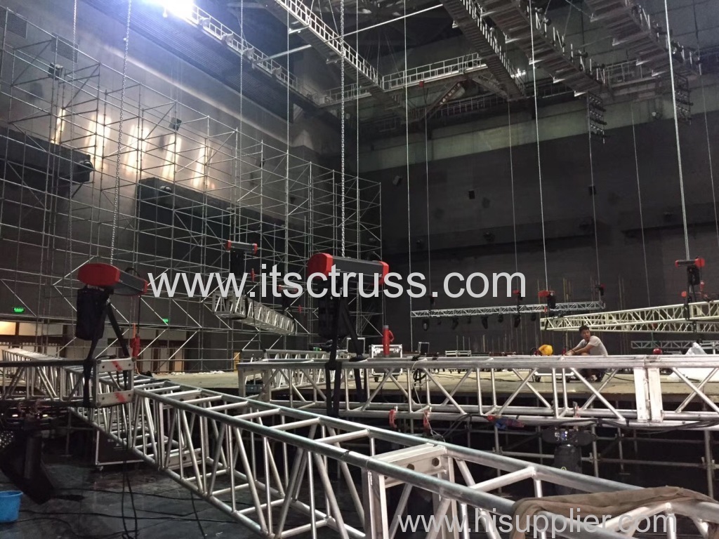 Eletronic chain hoist application in gymnasium concert events