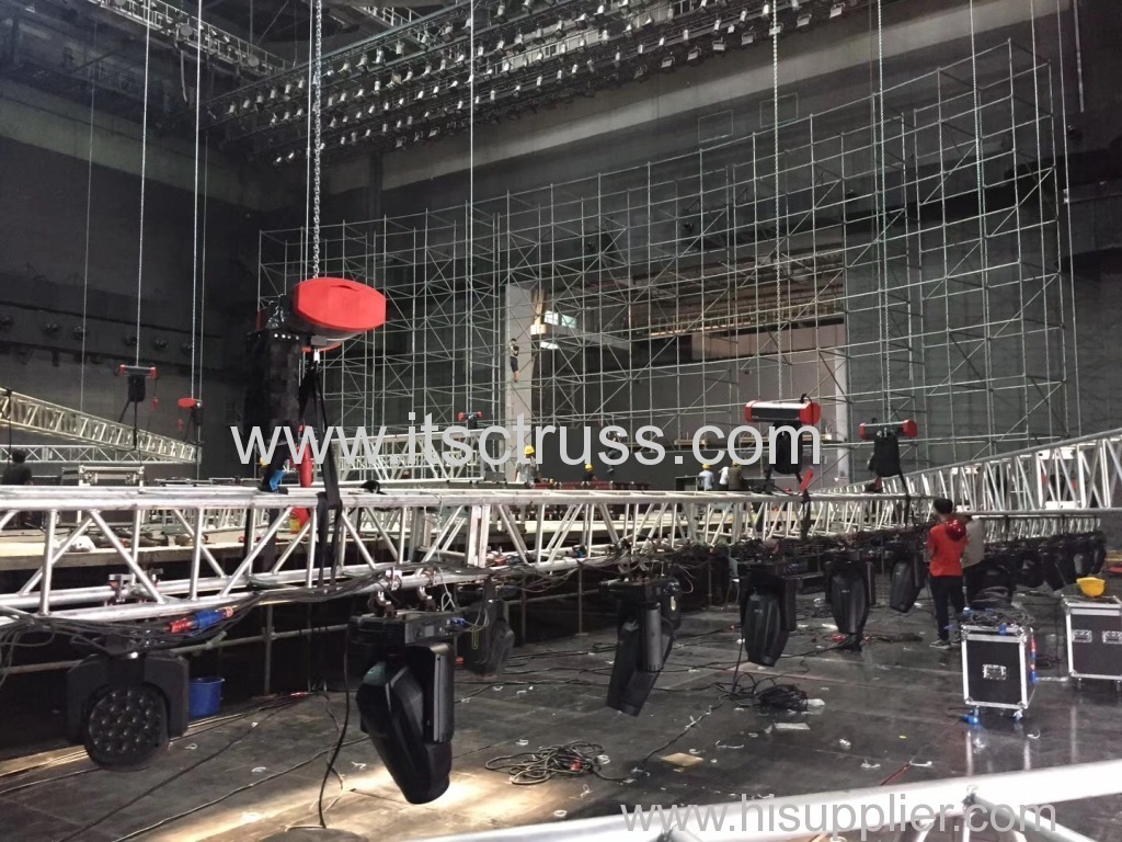 Eletronic chain hoist application in gymnasium concert events