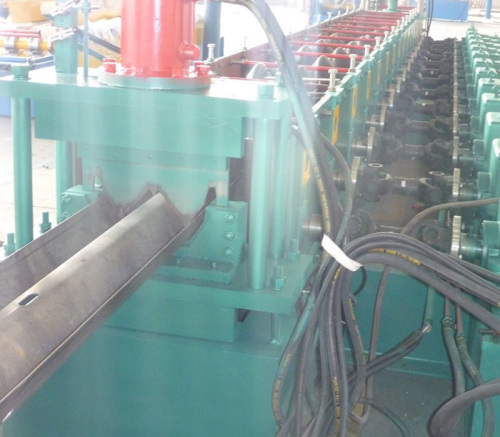 Highway guard rail roll forming machine